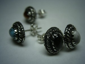 小粒石セットピアス４種