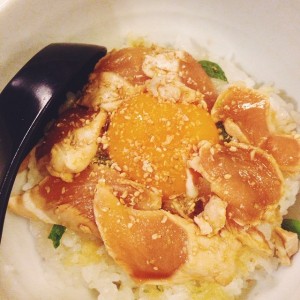 新潟 駅前 生親子丼 鳥 飲食店 びすろ炉心平